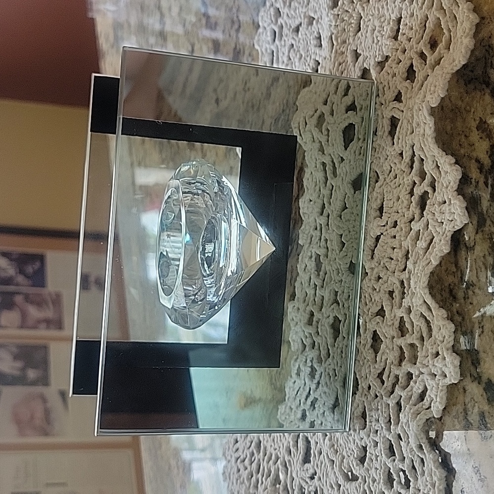Beautiful  glass tea candle holder NWOT